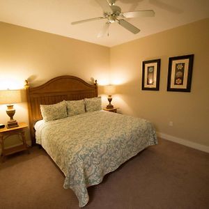 Studio Lit King-Size